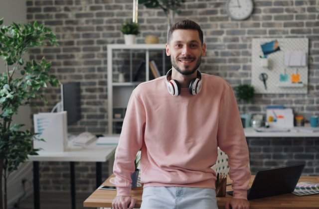 5 pași esențiali pentru a-ți transforma pasiunea &icirc;ntr-o carieră independentă &icirc;n 2026