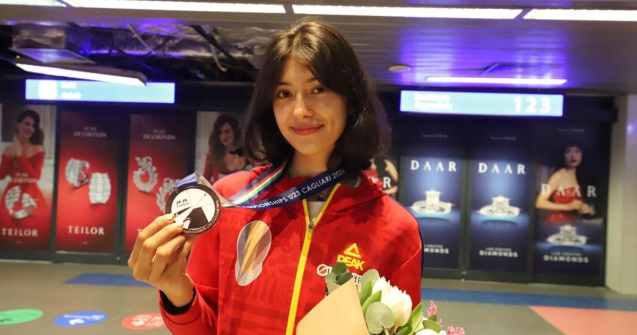 Felicitări, Emma Șonț! Sportiva se întoarce cu medalie de bronz pentru România