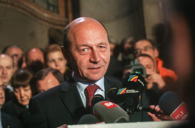 Maia Sandu &icirc;i redă cetățenia lui Traian Băsescu după 9 ani. Mesajul  care a reaprins discuțiile despre Rom&acirc;nia și Moldova