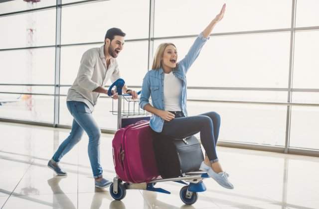 5 ținute ultra fashion ca să fii gata să zbori cu avionul: confort real