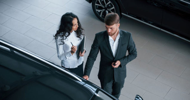Cum compari corect ofertele de credit auto înainte să semnezi contractul