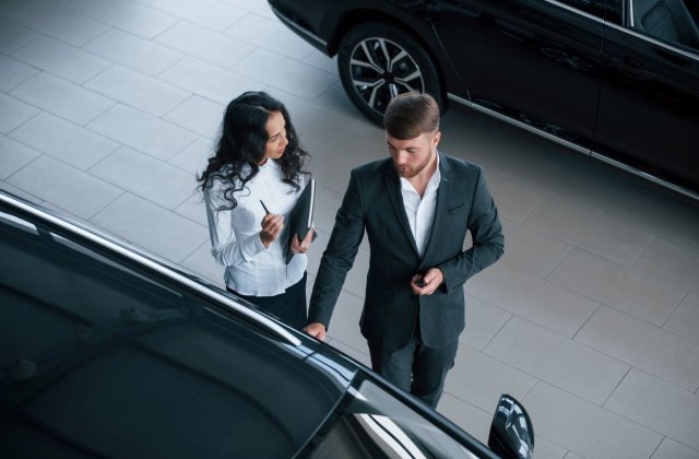 Cum compari corect ofertele de credit auto &icirc;nainte să semnezi contractul