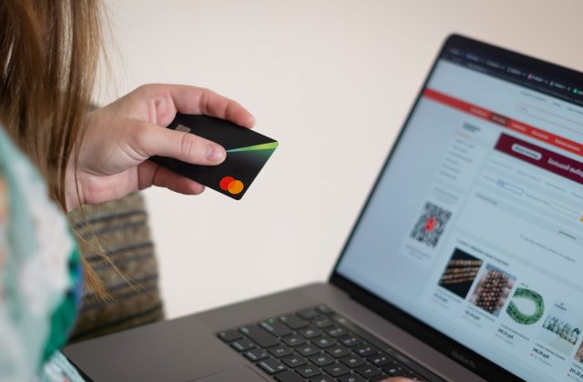 Top opțiuni de credit cu buletinul &icirc;n Rom&acirc;nia. Ce trebuie să compari &icirc;nainte să aplici