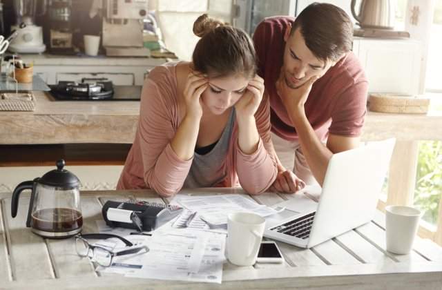 Cum să economisești c&acirc;nd banii se termină &icirc;nainte de salariu: 7 pași importanți