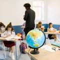 Burse sociale 2026-2027: ministrul Educației anunță o analiză a sumei alocate și a modului de distribuire