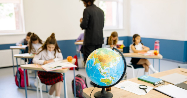 Burse sociale 2026-2027: ministrul Educației anunță o analiză a sumei alocate și a modului de distribuire