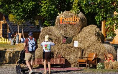 Family Farm Fest: Pariul...
