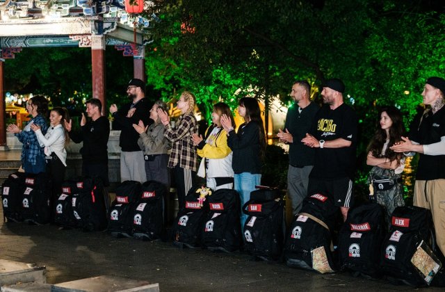 Eșarfa a fost verde! Maurice Munteanu și Connie Preda merg mai departe pe Drumul Mătăsii, &icirc;n Asia Express