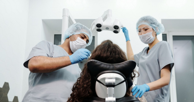 A doua opinie înainte de un implant dentar: 8 lucruri de verificat