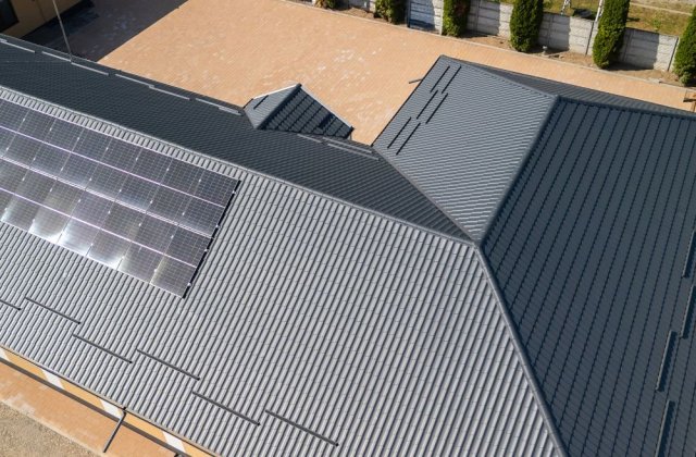 Acoperiș pregătit pentru fotovoltaice: ce accesorii de acoperiș planifici &icirc;ncă din faza de montaj