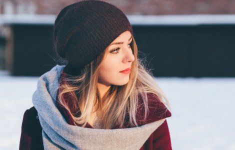 Rujul mat arată catifelat și în sezonul rece, pe buze bine îngrijite