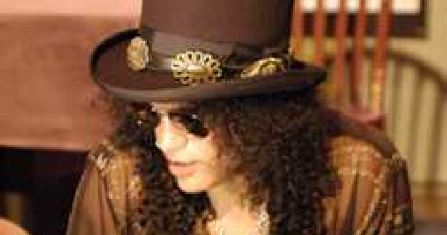 Slash: Legenda chitaristului cu joben