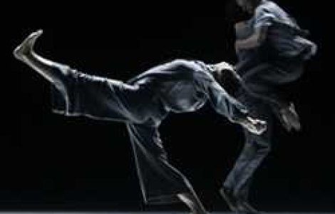 2 timpi, 3 miscari: Dansul contemporan francez in prim plan