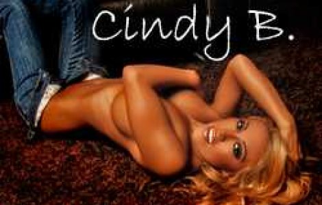 Ea este voluptoasa blonda Cindy!