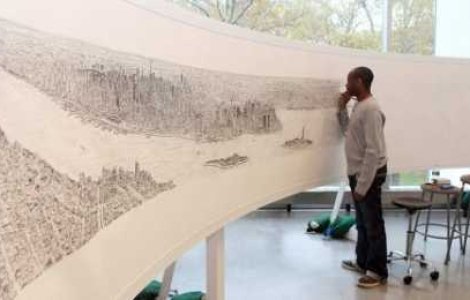 El deseneaza orase intregi din memorie