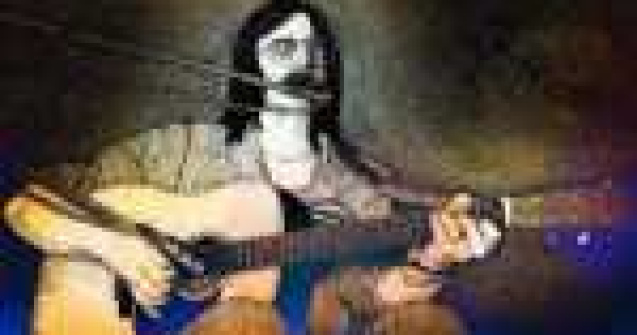 Un om canta pe strada...