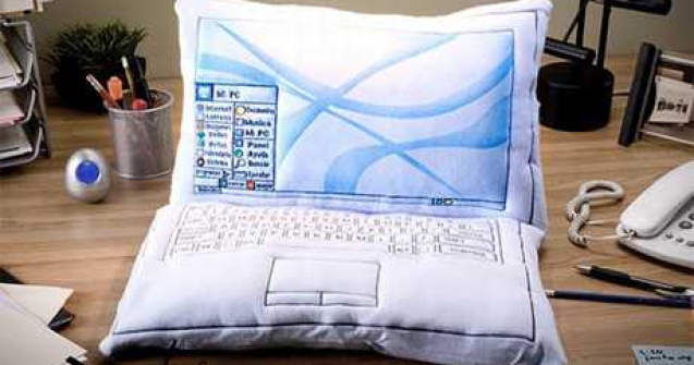  Top  6 moduri in care poti dormi la birou!