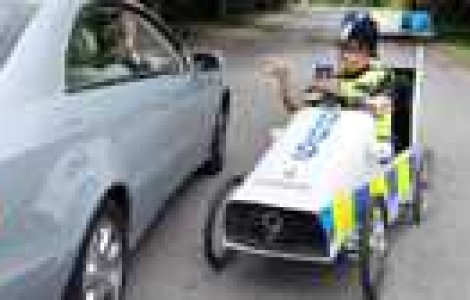 Masina de politie cu pedale!