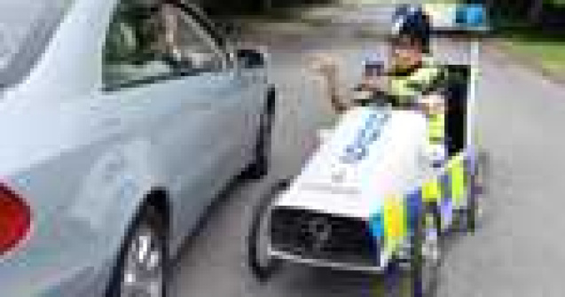 Masina de politie cu pedale!