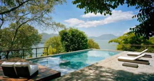 O casa de vis, in padure: Ai vrea sa stai aici?