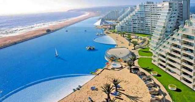 Cea mai mare piscina din lume