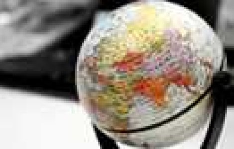 Funny: Badea si Huidu au ramas singuri pe Pamant