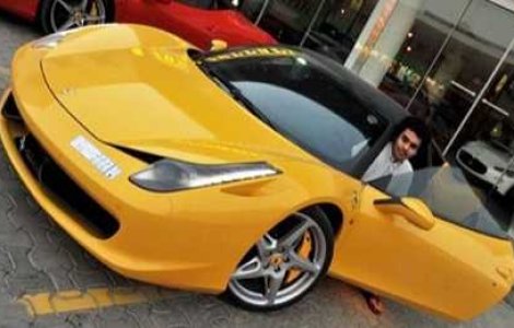 La 21 de ani, are 30 de masini in garaj!