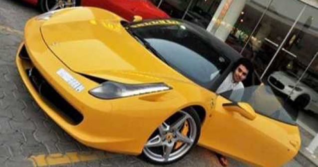 La 21 de ani, are 30 de masini in garaj!