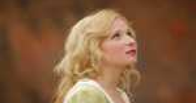 (P) Eva: Blestemul de a fi femeie.