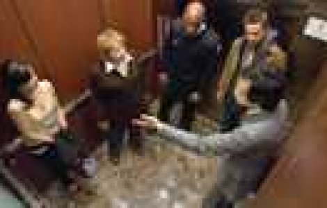 Diavolul se ascunde in lift...