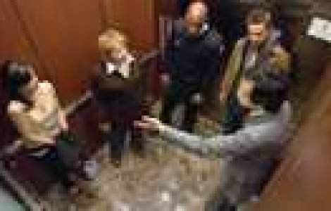 Diavolul se ascunde in lift...