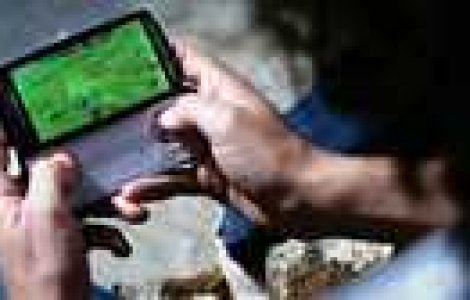 Sony Ericsson Xperia Play: Telefonul cu playstation