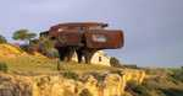  Top  Fascinant: Case construite pe muchie de cutit