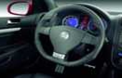 Volanul masinii este de noua ori mai murdar decat toaleta publica