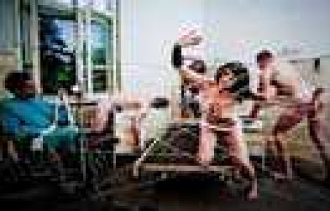 ANDREEA LUTZ in noul pictorial socant