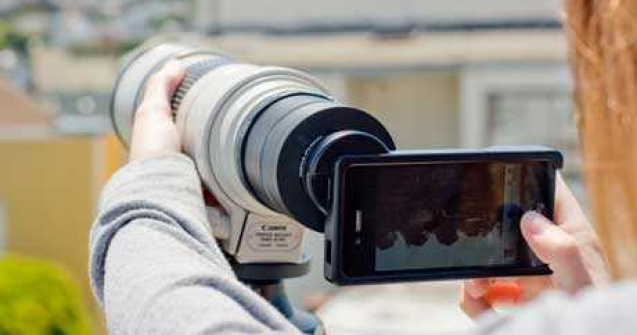 Acum se poate: Iphone 4 + obiectiv Nikon = aparat foto DSLR!