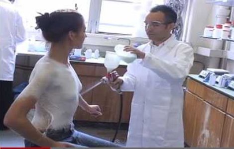 Viitorul hainelor: spray-ul care te imbraca