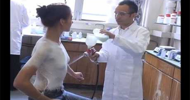 Viitorul hainelor: spray-ul care te imbraca