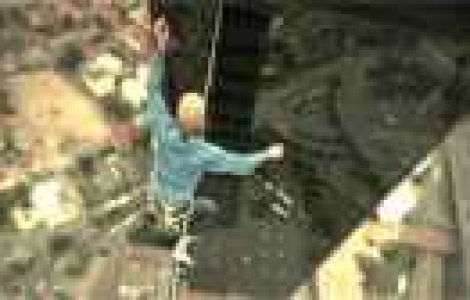 Echilibristica deasupra Parisului (Video EXTREM)