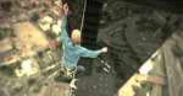 Echilibristica deasupra Parisului (Video EXTREM)