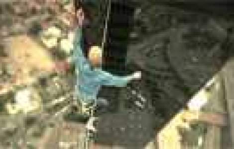 Echilibristica deasupra Parisului (Video EXTREM)