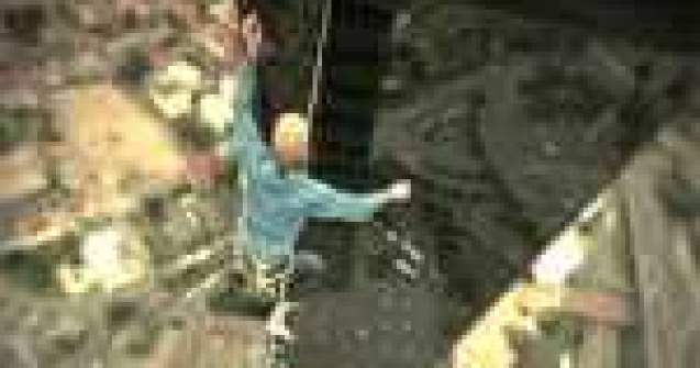 Echilibristica deasupra Parisului (Video EXTREM)