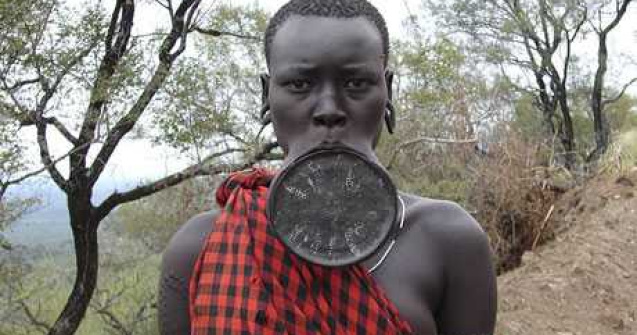  Top  TOP 10: Cele mai bizare obiceiuri din Lume