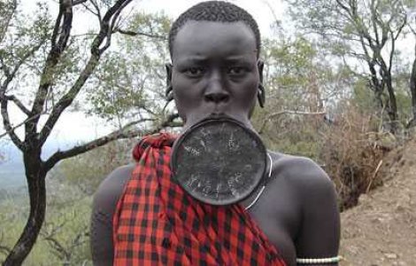  Top  TOP 10: Cele mai bizare obiceiuri din Lume