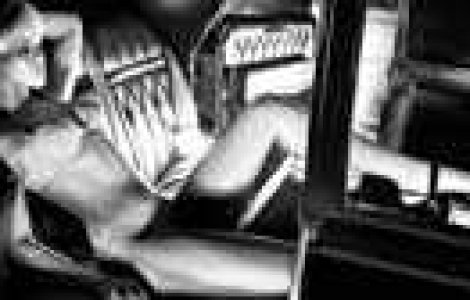 Rihanna este noua imagine Armani