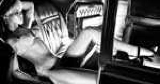 Rihanna este noua imagine Armani