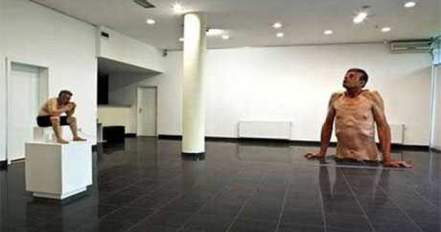  Top  Sculpturi hyper-realiste: Autoportrete