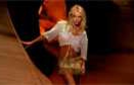 Britney Spears socheaza cu clipul piesei Criminal