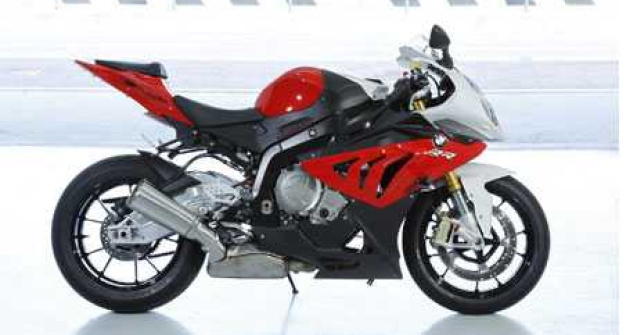 BMW descatuseaza o noua fiara: S1000RR