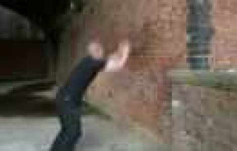 Vrei sa inveti sa practici parkour? Urmareste clipul de mai jos!